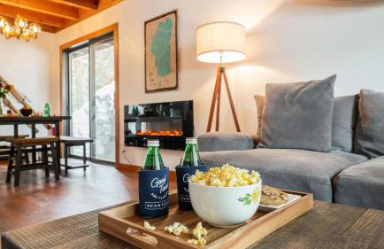 Minutes to Skiing & Lake Hot Tub, Fire Pit, Deck Indigo Owl by Avantstay - Foto 20