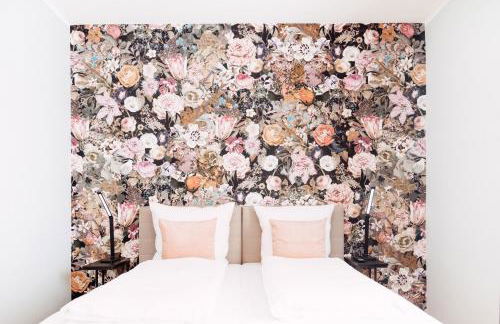 House of Blooms - Photo 3