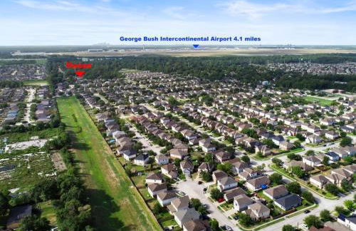 IAH Place: 4 bed, patio-sleeps 8+ - Foto 29