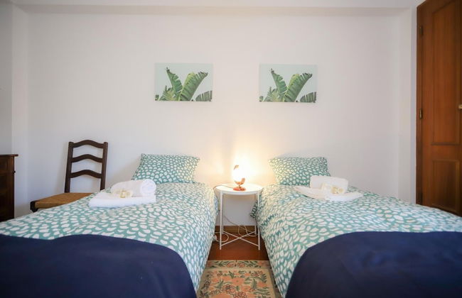 Sea View Apartment by Rent4all - Photo 1