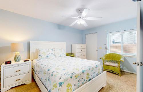 Ocean-view townhome with balcony & W/D - walk to beach - dog-friendly - Foto 15