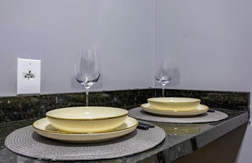 Apto com Ar e varanda a 5 min do aeroporto - Foto 16