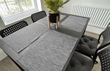 Modern 4 Bed - 2.5 Bathroom Home - Foto 7