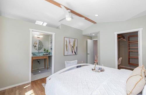 Mid-Century Modern Home - 3-Bedroom Rambler - Foto 18