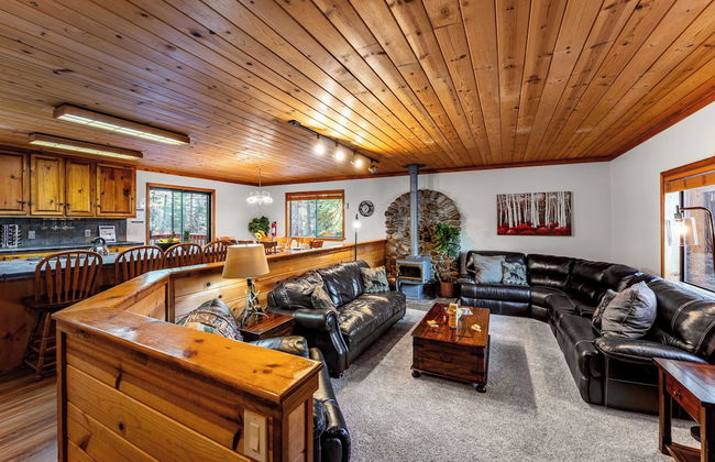 Whiskey Springs by Avantstay Classic Cabin Near Tahoe Donner Ski Area! - Foto 7