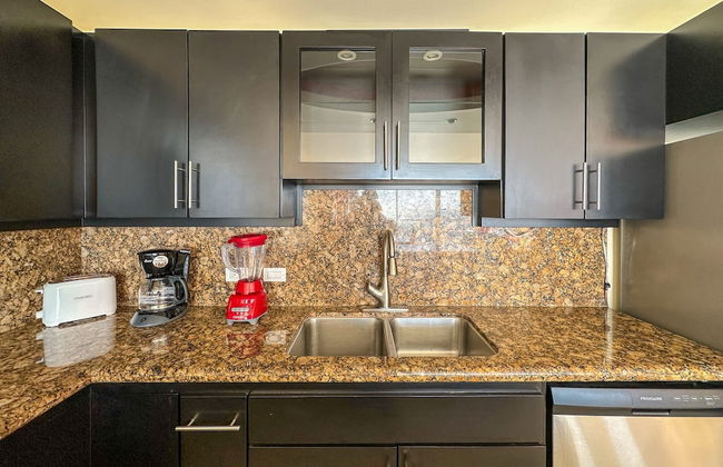 Poolside Family Retreat 2BR Condo - Foto 14