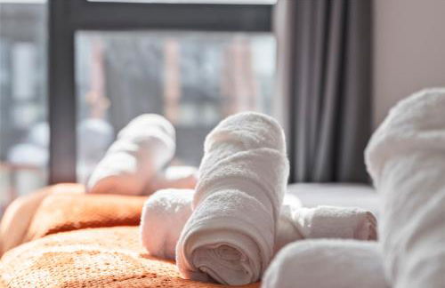 Tropical Suite - 2 Bed 2 Bath City Centre Netflix Games - Exclusive Weekly and Monthly DEALS - Raozee Homes - Foto 24