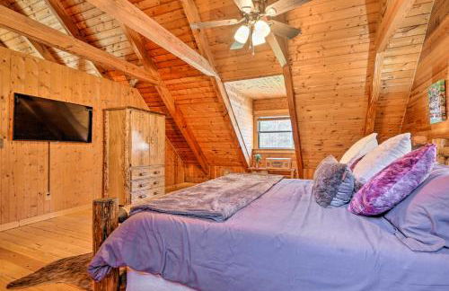 Luxe Dog-Friendly Cabin with Hot Tub and Game Room - Foto 12