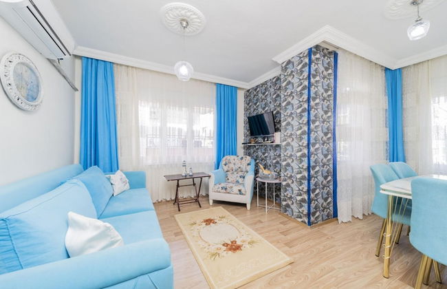 Capacious Flat With Terrace in Central Muratpasa - Photo 1