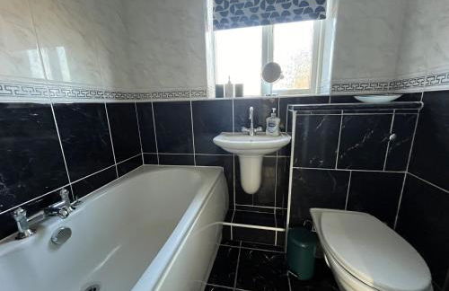 Restful Riverside Home - Foto 20