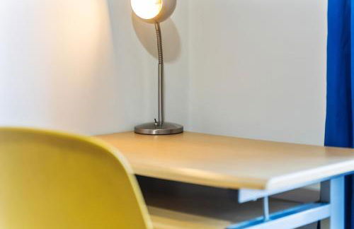 Balmoral Court -Sleeps 6 - Free Parking with Workspace - Balcony & High-Speed WiFi - Foto 19