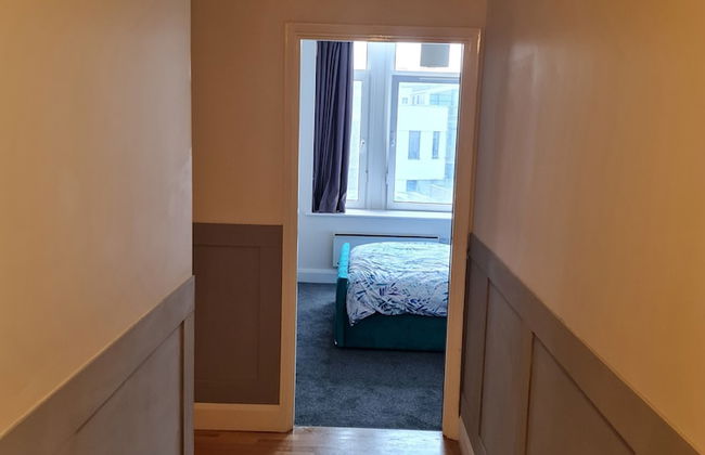 Stunning 3-bed Apartment in Heart of Cardiff Bay - Foto 16