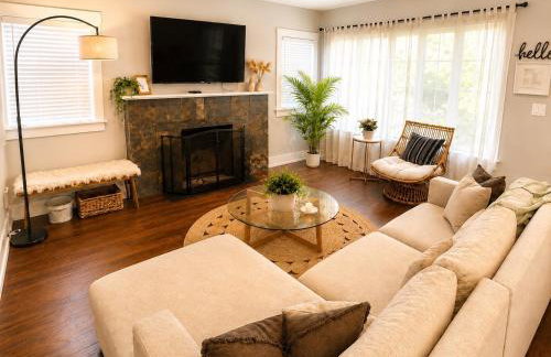 Hollywood house with parking - walk to attractions - Foto 18