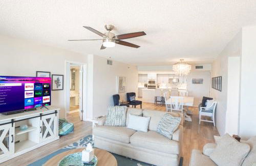 Luxury, Direct Oceanfront Unit and Balcony, Northeast Corner, Heated Pool, Garage Parking - Photo 45