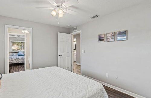 Summer Getaway Coastal Sea-Esta 4BD 3BA - Foto 19