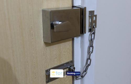 Large 2 Bedroom Apartment By The One Retreats Short Lets & Serviced Accommodation Horley Close To Gatwick Airport - Foto 76