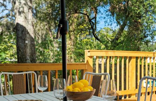 Urban Flamingo Retreat Modern Meets Tropical in this Beautiful, Updated Pet Friendly 3BD Pool Home with Outdoor Living Space - Foto 42