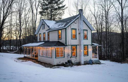 The Swiss Hill Farmhouse - 5 Bedrooms w Hot Tub - Foto 13