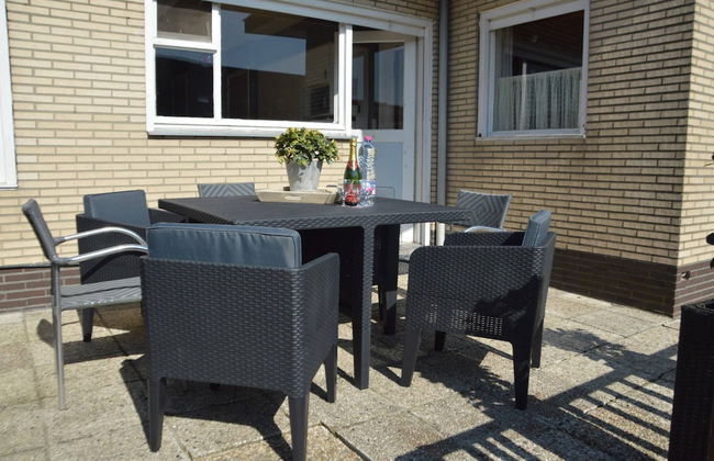 Family Home With Garden - Photo 7