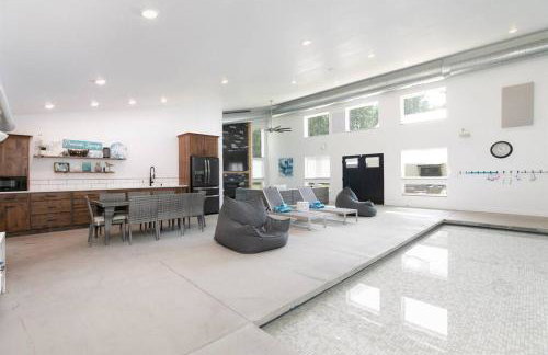 38-Acres of Luxury: 9BR, Indoor Pool, Gym, Near ND - Foto 41