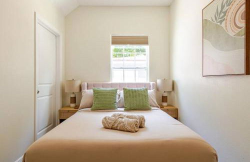 4 Bedroom 3 Full Bath Boho Oasis Saltwater Pool Near Downtown, North of Hyde Park Sleeps 12 Pets OK - Foto 28