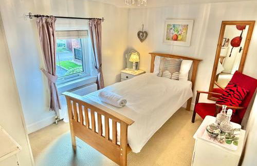 Gateman's Cottage - Three Bedroom Detached Home - Free Parking - Close to New Forest and Beaches - Photo 8