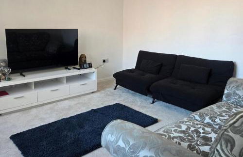 8 Bedroom House Sleeps 20 - Private Garden - Foto 7