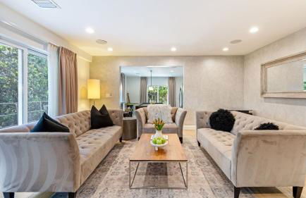 LA Hillside Retreat w Pool Views Fire Pit Outdoor Lounging Casa Bellagio by AvantStay - Foto 43