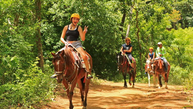 Balade à cheval dans l'éco-parc Diamante