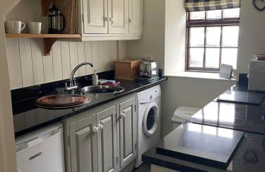 Cosy River Cottage in Brecon with a Fireplace - Photo 6