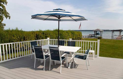 Katies Cottage Lakefront Stay with Hot Tub and Kayaks - Foto 5