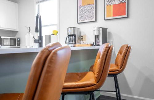 Color Pop Cottage Stylish 2BR with 2 Parking Spots - Foto 15