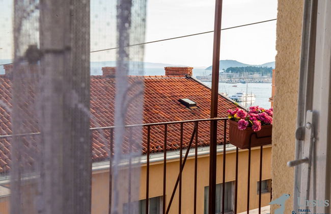 Royal View Apartment - Photo 12