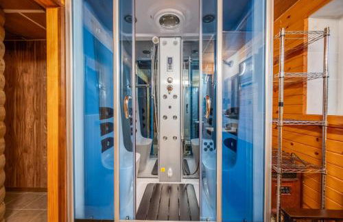 Stunning! Pocono Escape! HotTub Sauna Pool Ski Pet-Friendly Firepit Game Room Fireplace BBQ Lakes Tennis Fishing - Foto 49