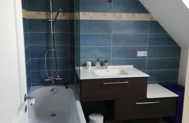 Maison de pêcheur restaurée 2022 à 800 m de la plage, GR34 - Foto 12