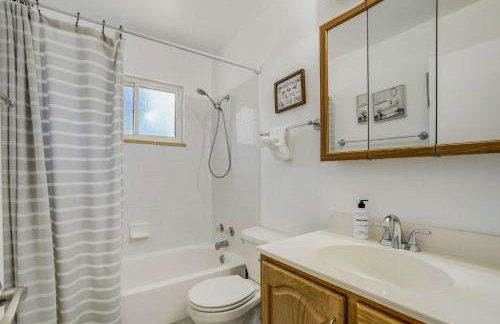 Alder Nest Cozy Retreat w Fire Pit & Workspace - Foto 19