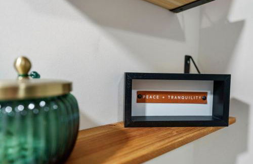 Cozy escape with Hot Tub, ideal for family & friends - Photo 36