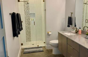 Upscale Modern Hill Country Home! Has it ALL! - Foto 34