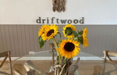 Driftwood Beach House - Photo 26