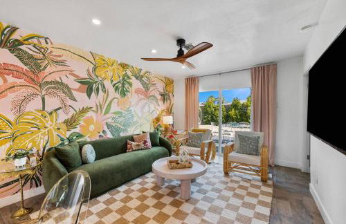 Whimsical Oasis Retreat by Rather Be Properties - Foto 1