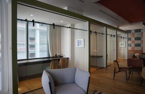 Stylish Minimalist 1BR in The Crosby - Foto 40