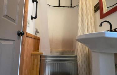 Kataluma Inn, Sandpoint, Idaho - Entire Cozy Cabin, Pet Friendly - Photo 8