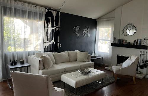 Spacious Home Steps from Huge Park and Outdoor Fun - Foto 3