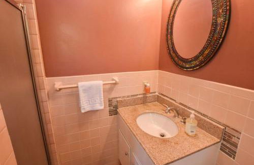 Bright & Open Central A C Dog Friendly - Photo 16