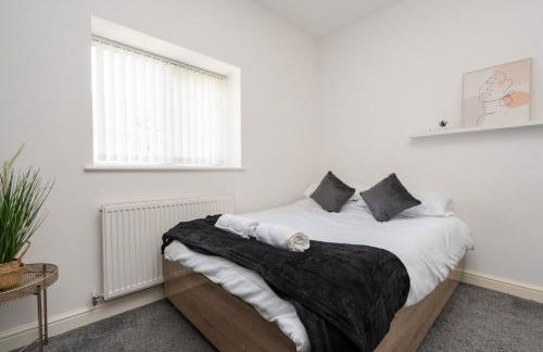 Huge Apartment - 8 Beds - Free Parking - Long Stays! - Foto 29