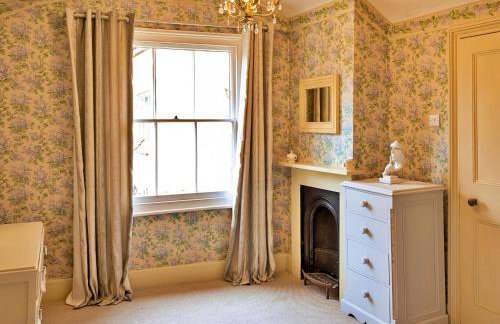 Finest Retreats - Islip Mill House - Beautiful Riverside Home - Photo 19