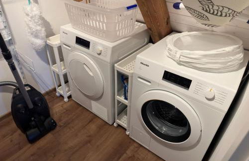 Traumhafte Ferienwohnung am Park, großer Balkon, voll ausgestattete Küche, Schreibtisch, WiFi, Smart TV, Carport, Wallbox, Fahrräder - Foto 50