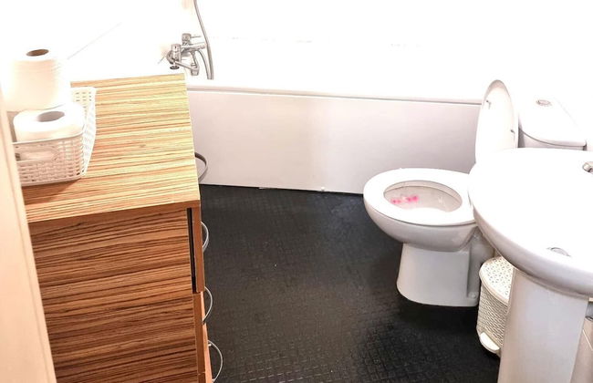 Central 2-bedroom Apartment, Chelmsford, Parking - Foto 7