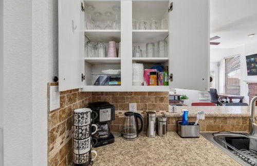 Frisco Escape Oasis Home w/Spa - Foto 15