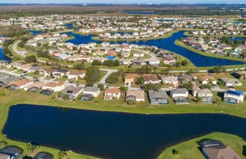 CozyCove near Disney Universal Pool Home Sleeps 10 - Foto 29